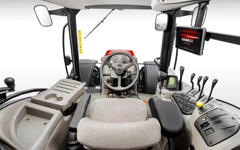 equipamentos_tratores_farmall_max_em_estudio_visao_interna