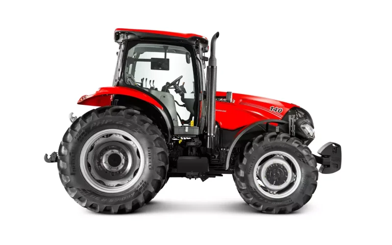 equipamentos_tratores_farmall_max_em_estudio_visao_totalmente_lateralizada_direita