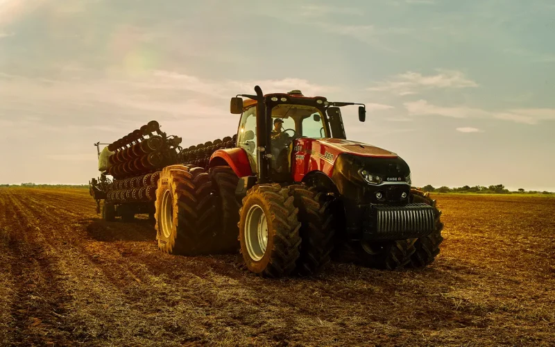 trator_magnum_em_campo_no_fim_de_tarde (1)